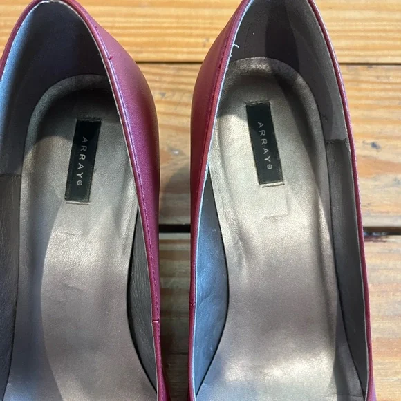 (388) ARRAY RED HEELS - Picture 3 of 9